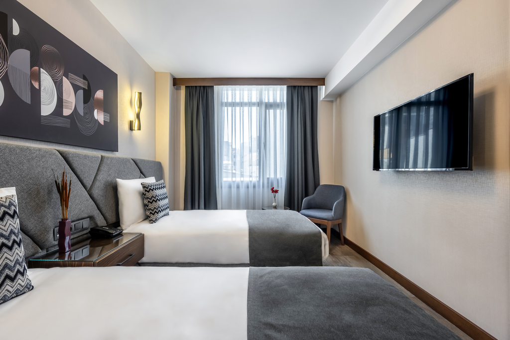 Bristol Hotel 18