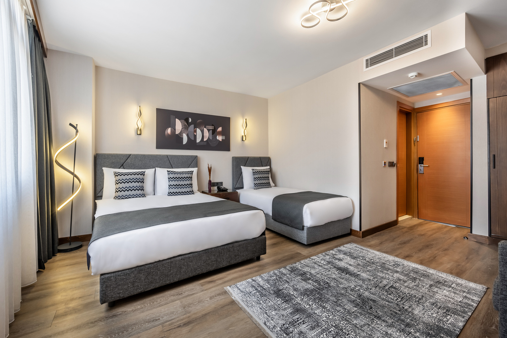 Bristol Hotel 4