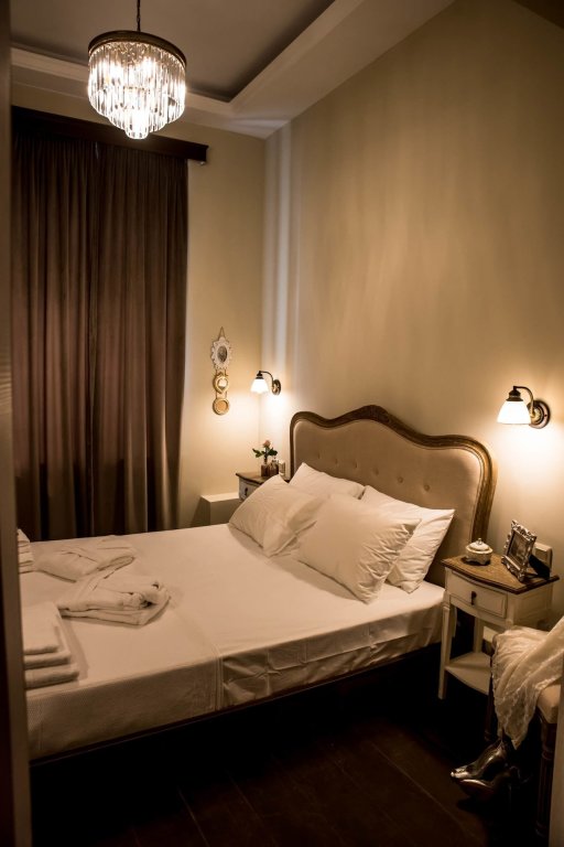Kyria Boutique House 13