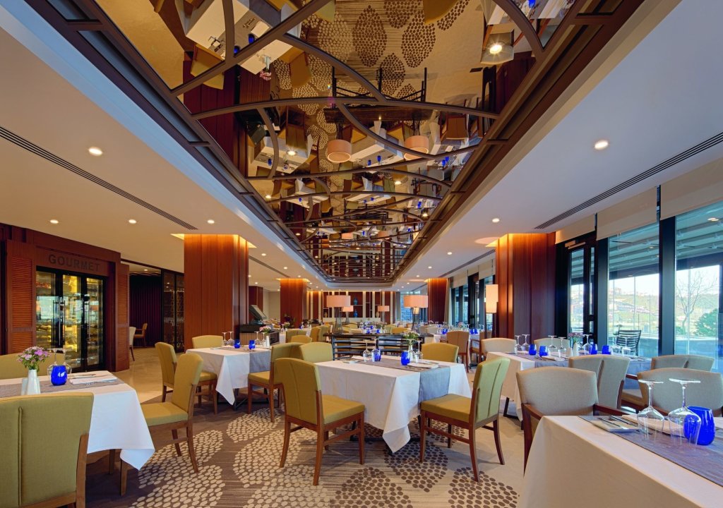 Movenpick Hotel Istanbul Golden Horn 14