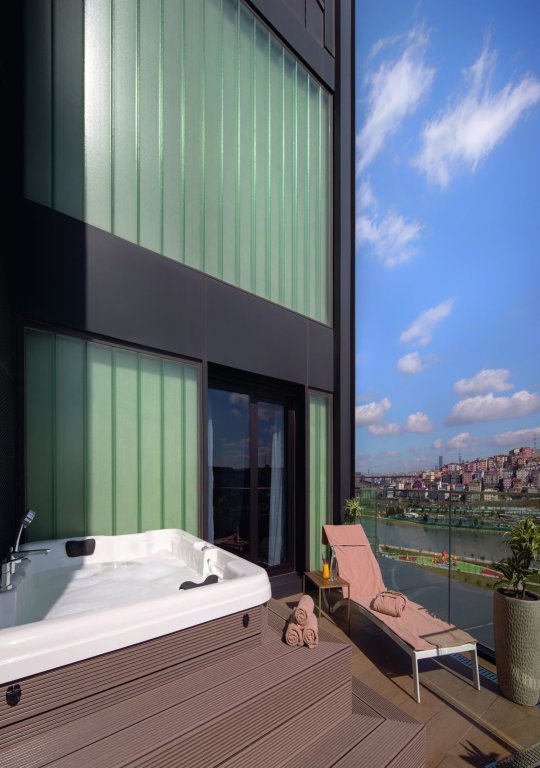 Movenpick Hotel Istanbul Golden Horn 18