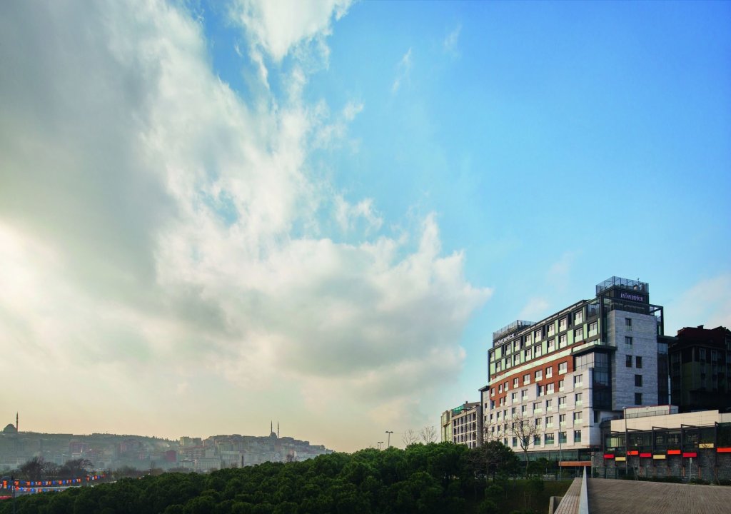 Movenpick Hotel Istanbul Golden Horn 2