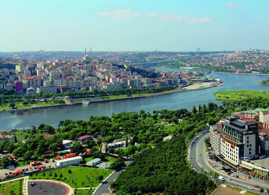Movenpick Hotel Istanbul Golden Horn 23