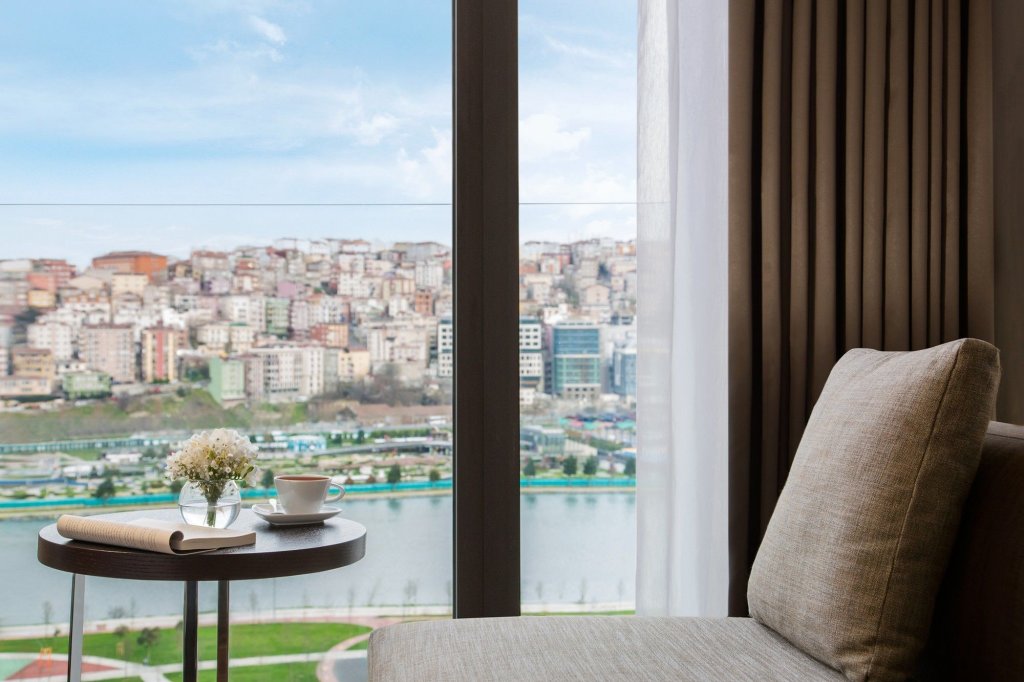 Movenpick Hotel Istanbul Golden Horn 6