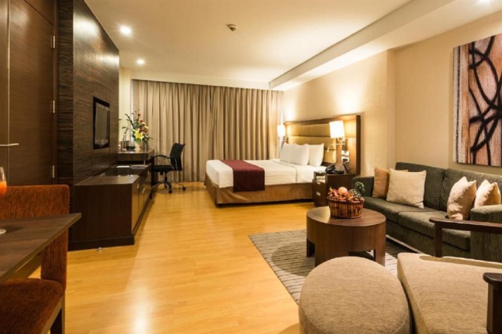 Legacy Suites Hotel 7