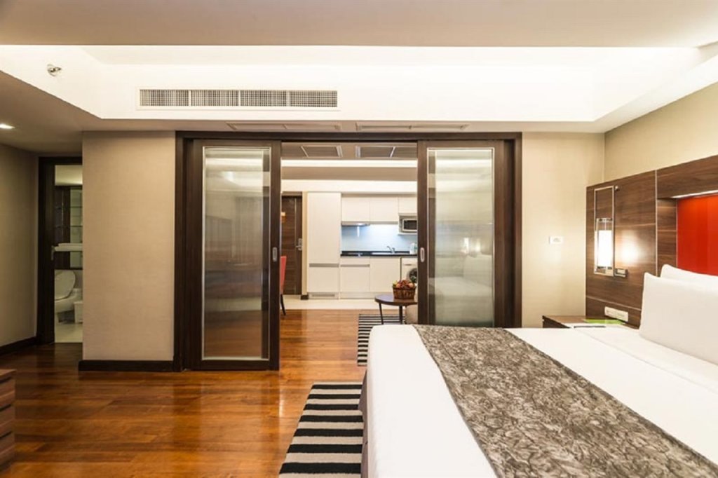 Legacy Suites Hotel 8