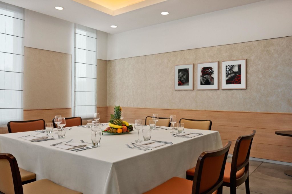 Hilton Garden Inn Rome Airport 13