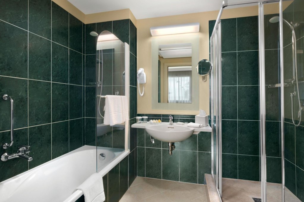 Hilton Garden Inn Rome Airport 5