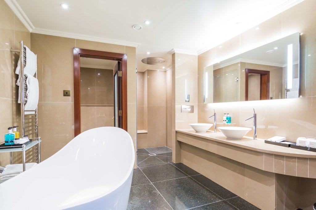 Radisson Blu Edwardian Heathrow Hotel & Conference Centre, London 1