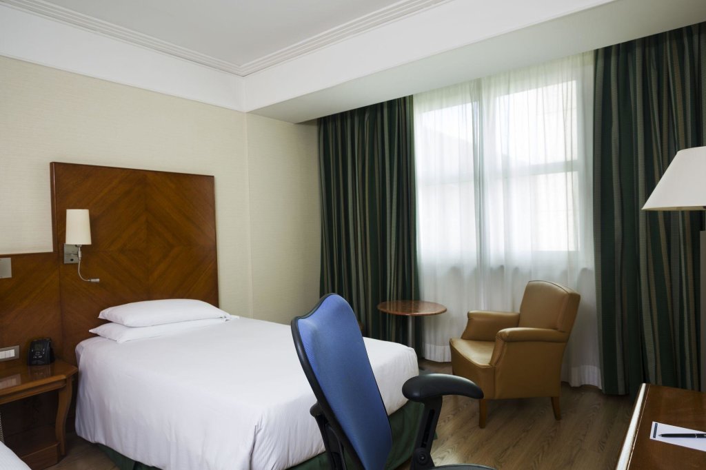 Hilton Rome Airport 5