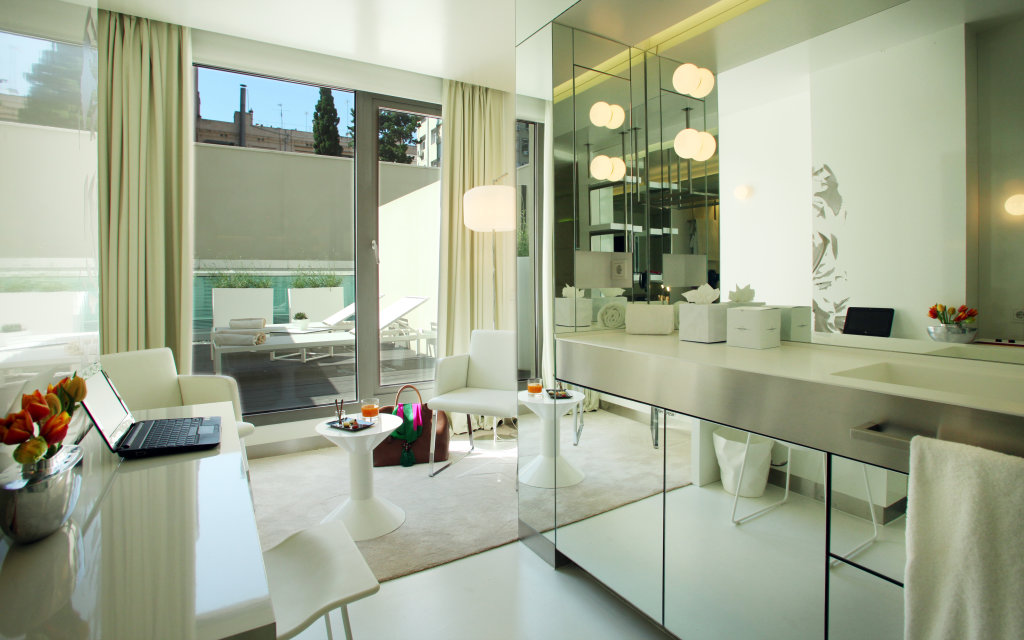 The Mirror Barcelona 14