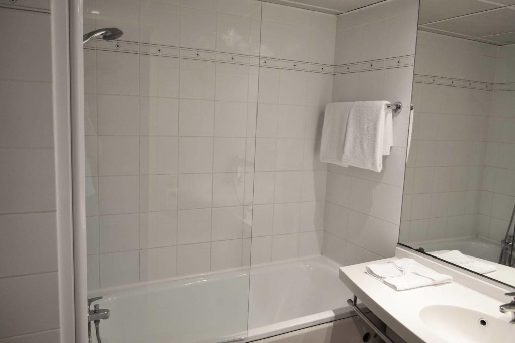 Art Hotel Paris Est 10