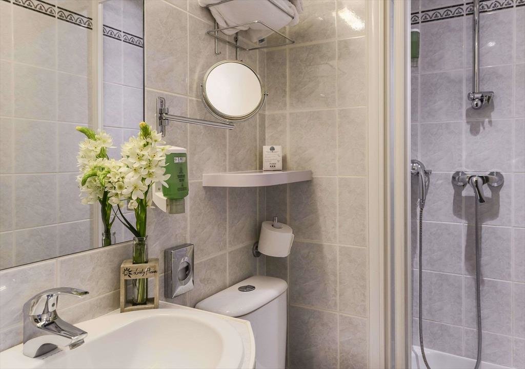 Comfort Hotel Nation Pere Lachaise Paris 11 12