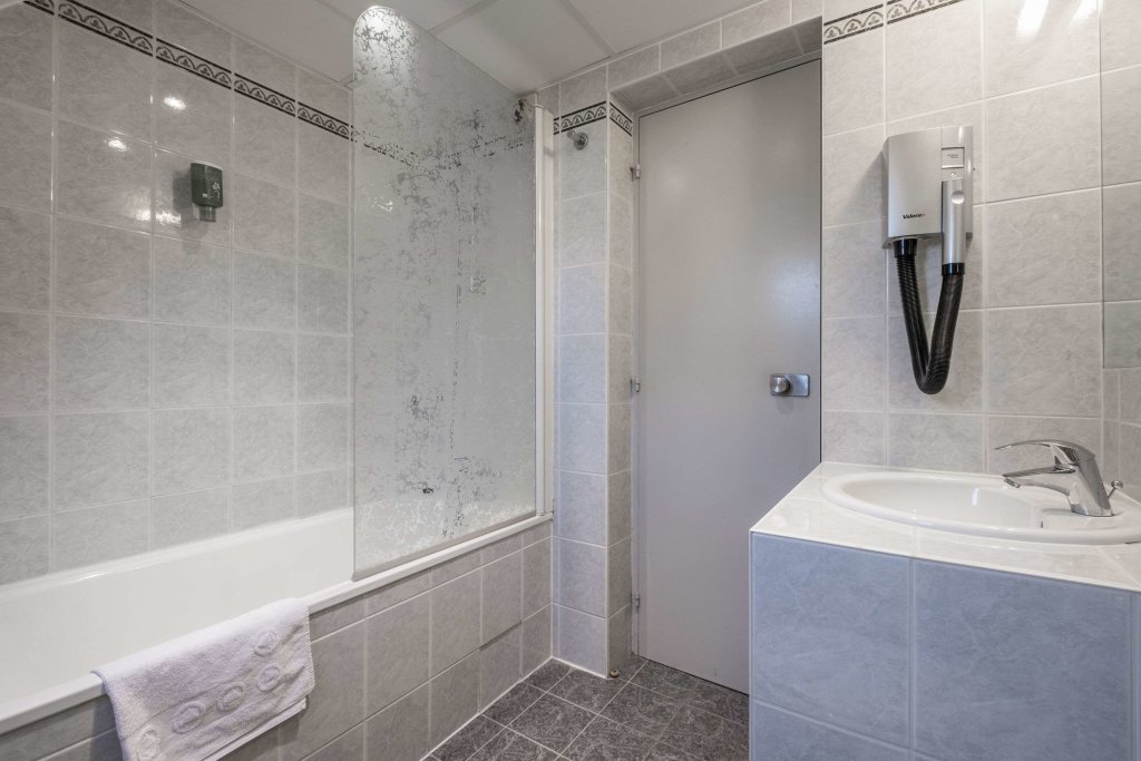 Comfort Hotel Nation Pere Lachaise Paris 11 22