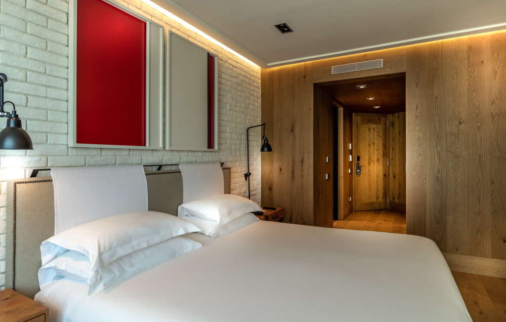 The Corner Hotel 24