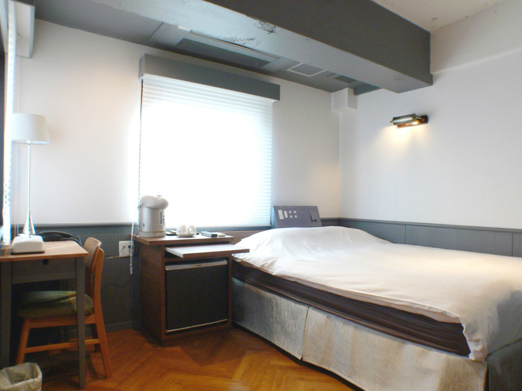 City Hotel N.U.T.S. 13