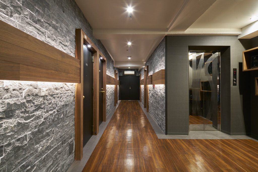 City Hotel N.U.T.S. 24