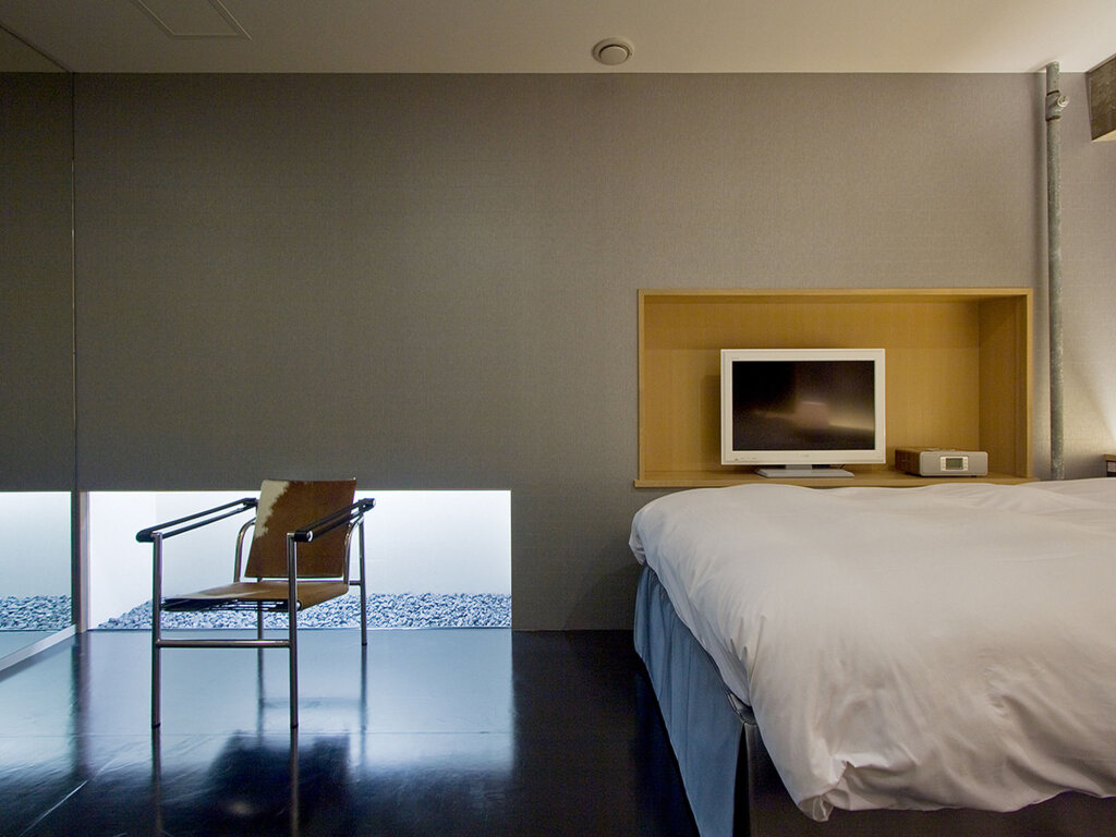City Hotel N.U.T.S. 7