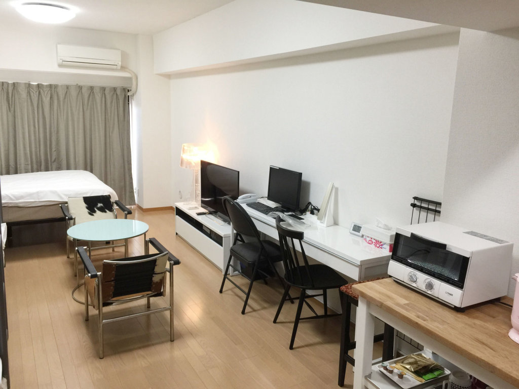City Hotel N.U.T.S. 8