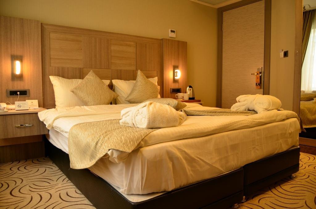 Orya Hotel 4