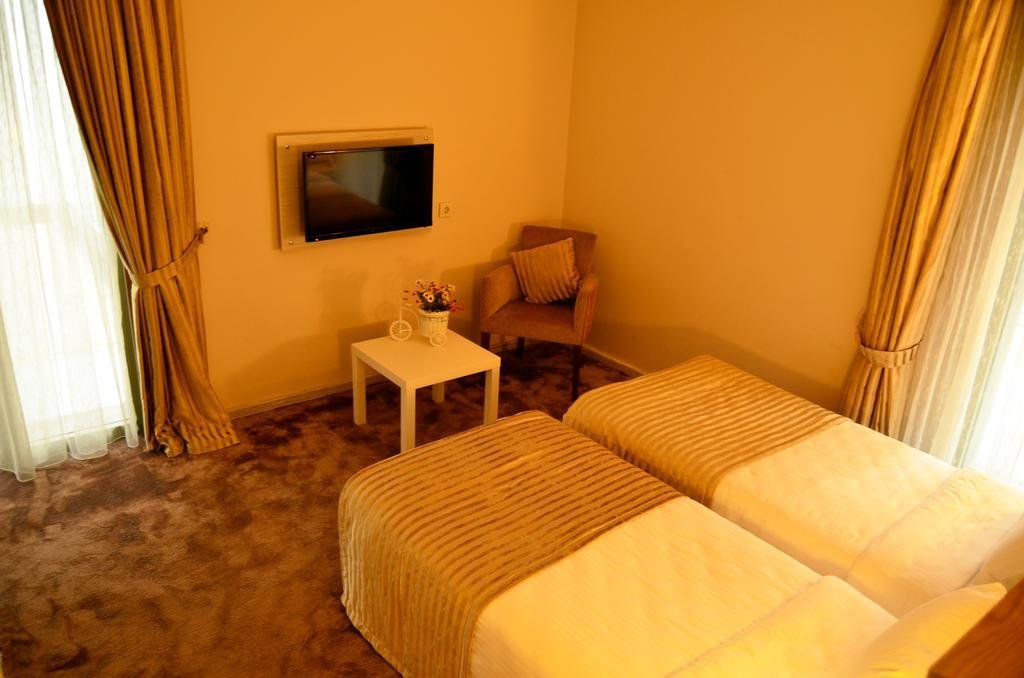 Orya Hotel 7