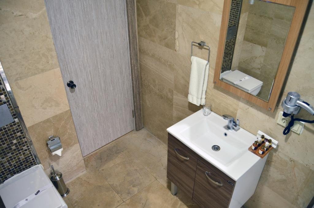 Orya Hotel 8