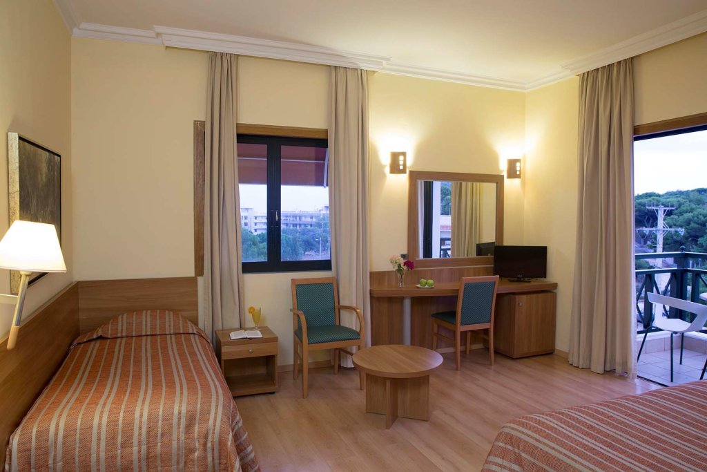 Ramada by Wyndham Attica Riviera 20