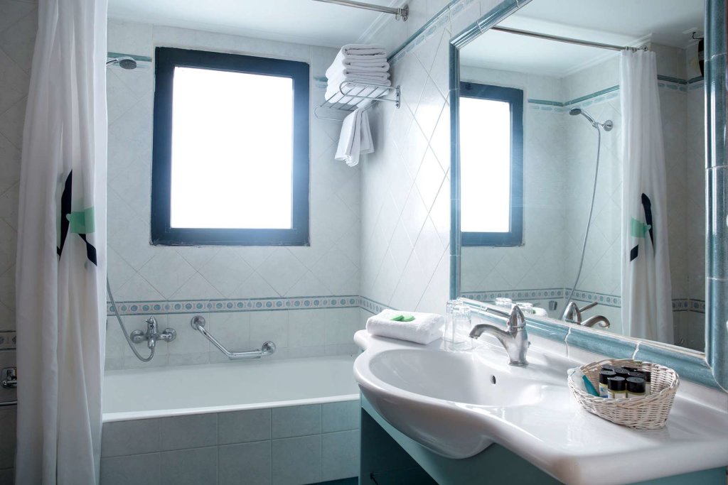 Ramada by Wyndham Attica Riviera 3