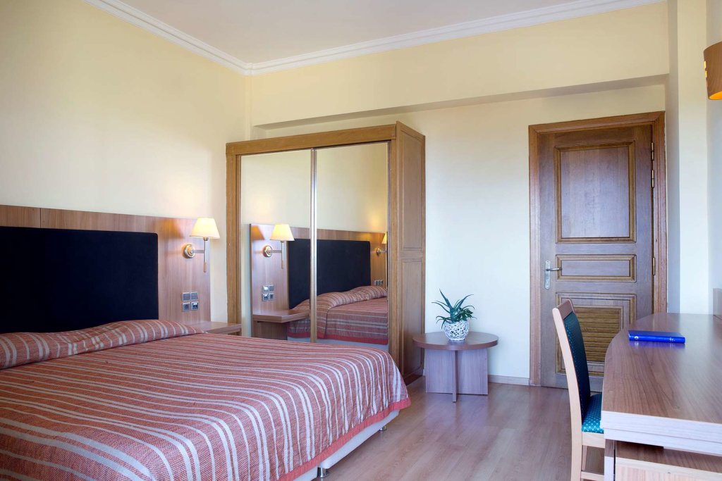 Ramada by Wyndham Attica Riviera 4
