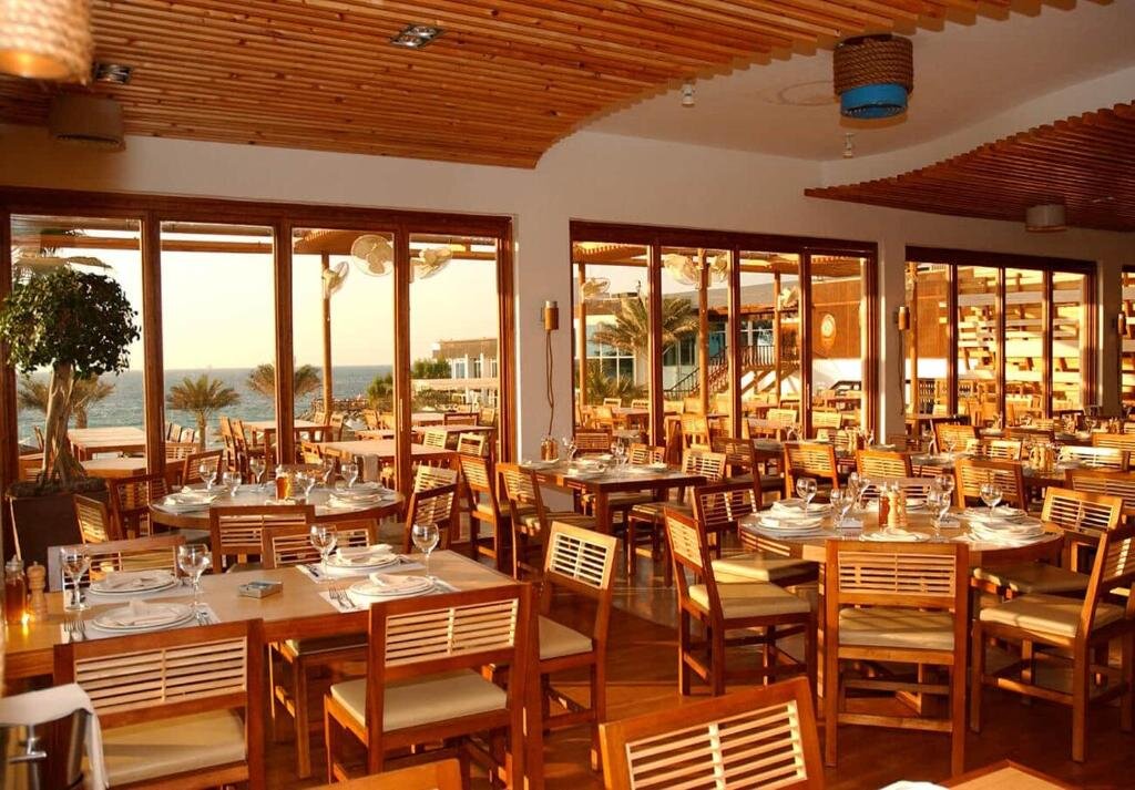 Dubai Marine Beach Resort & Spa 7