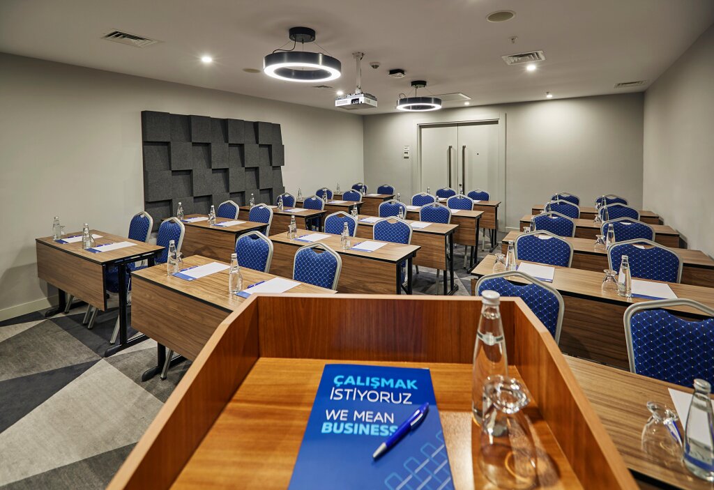 Holiday Inn Express Istanbul - Atakoy Metro, an IHG Hotel 18