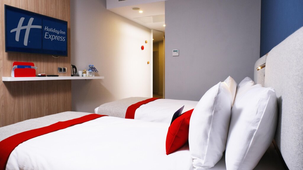 Holiday Inn Express Istanbul - Atakoy Metro, an IHG Hotel 2