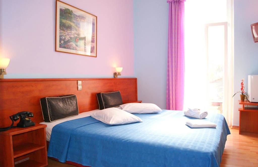 Hotel Diethnes 13