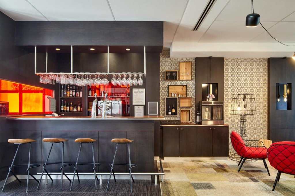 B&B Hotel Saint-Quentin-en-Yvelines Centre Gare 11