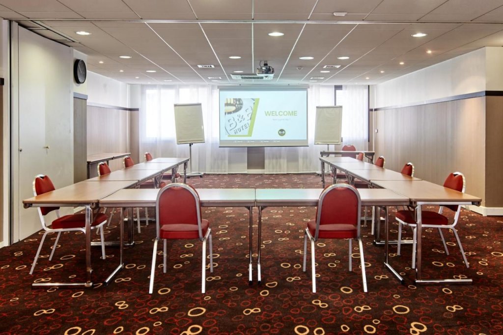 B&B Hotel Saint-Quentin-en-Yvelines Centre Gare 13