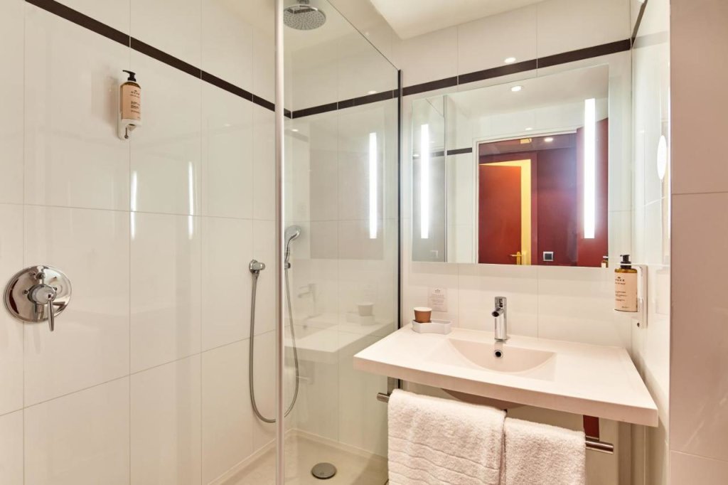 B&B Hotel Saint-Quentin-en-Yvelines Centre Gare 6