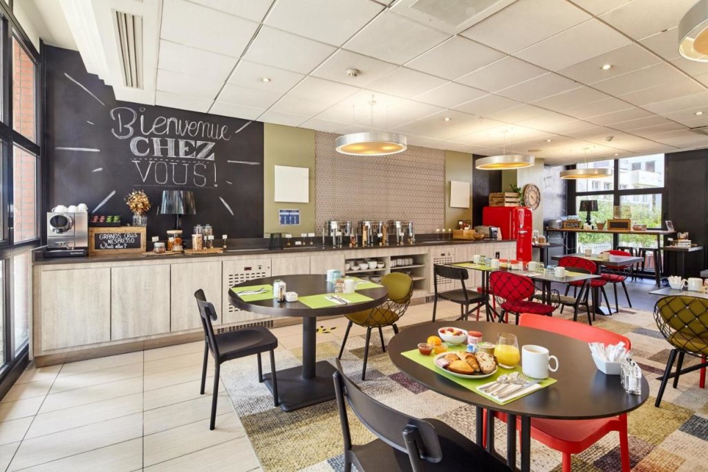 B&B Hotel Saint-Quentin-en-Yvelines Centre Gare 7