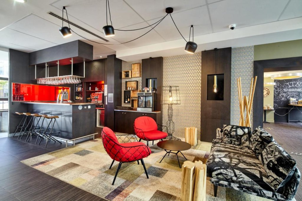 B&B Hotel Saint-Quentin-en-Yvelines Centre Gare 8