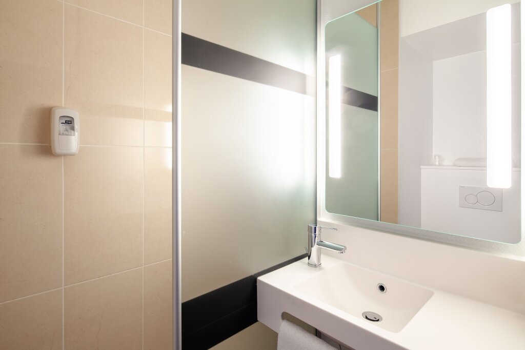 B&B Hotel Paris Porte Des Lilas 16
