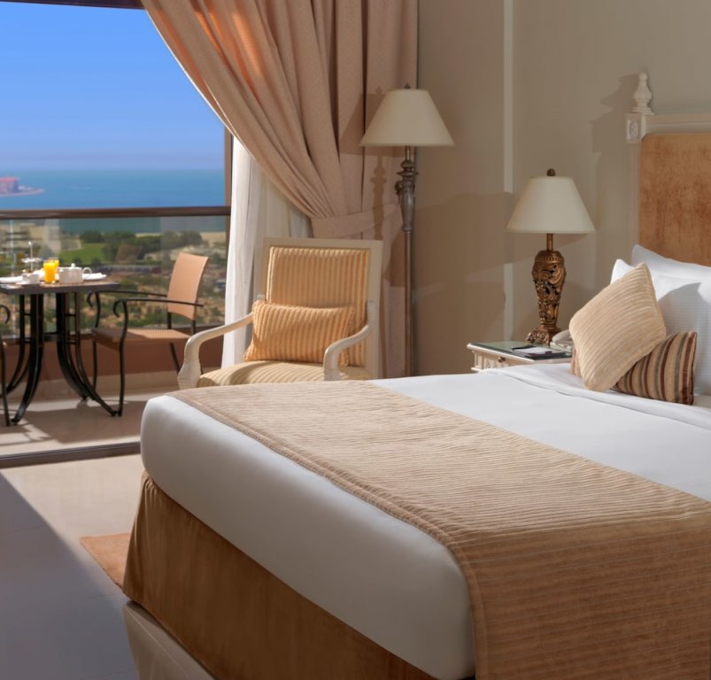 Two Seasons Hotel & Apartments 1