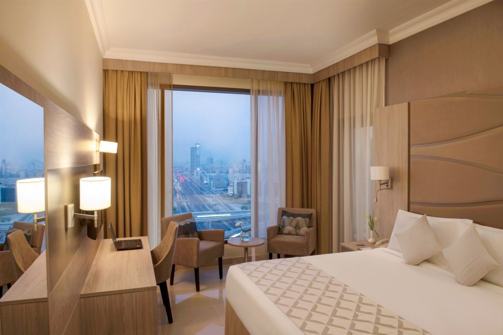 Two Seasons Hotel & Apartments 10