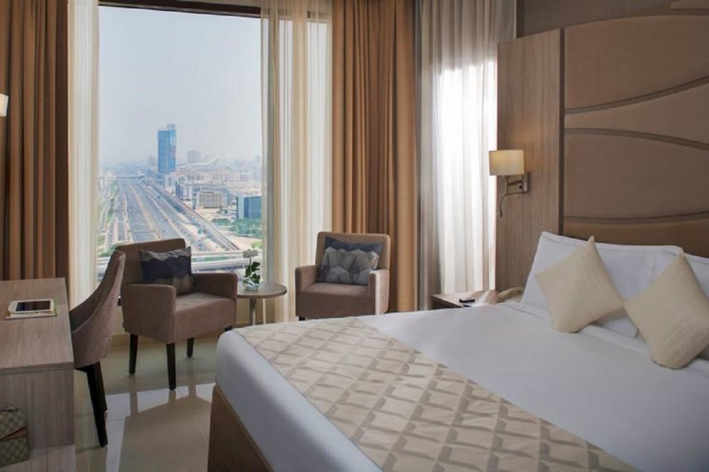 Two Seasons Hotel & Apartments 11