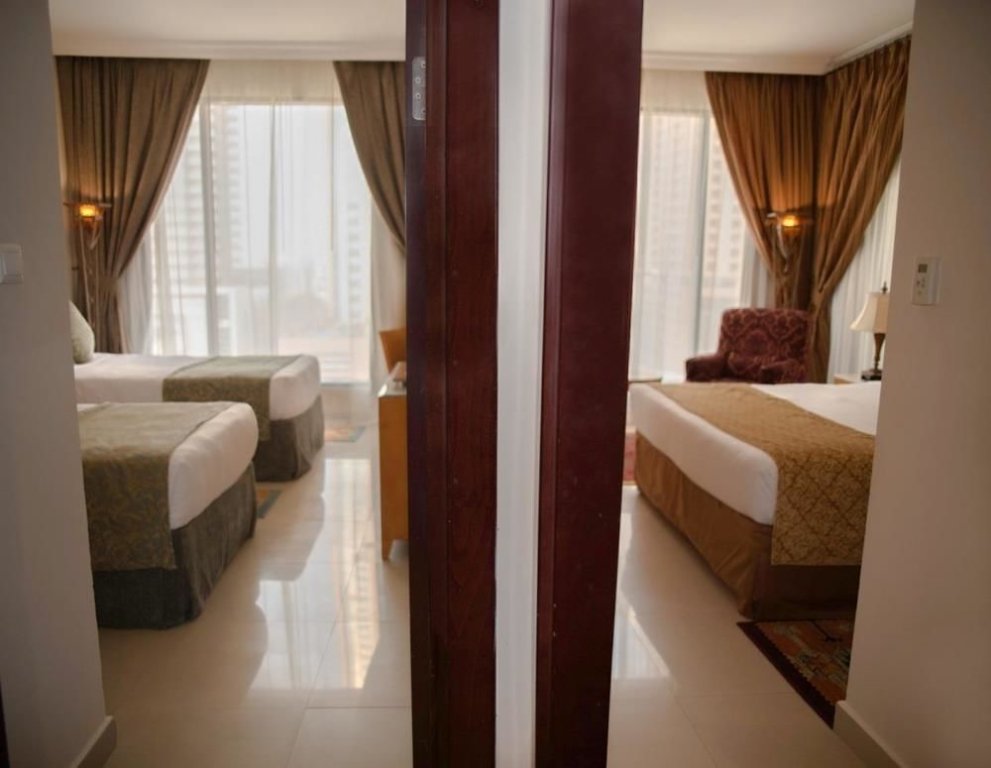 Two Seasons Hotel & Apartments 14