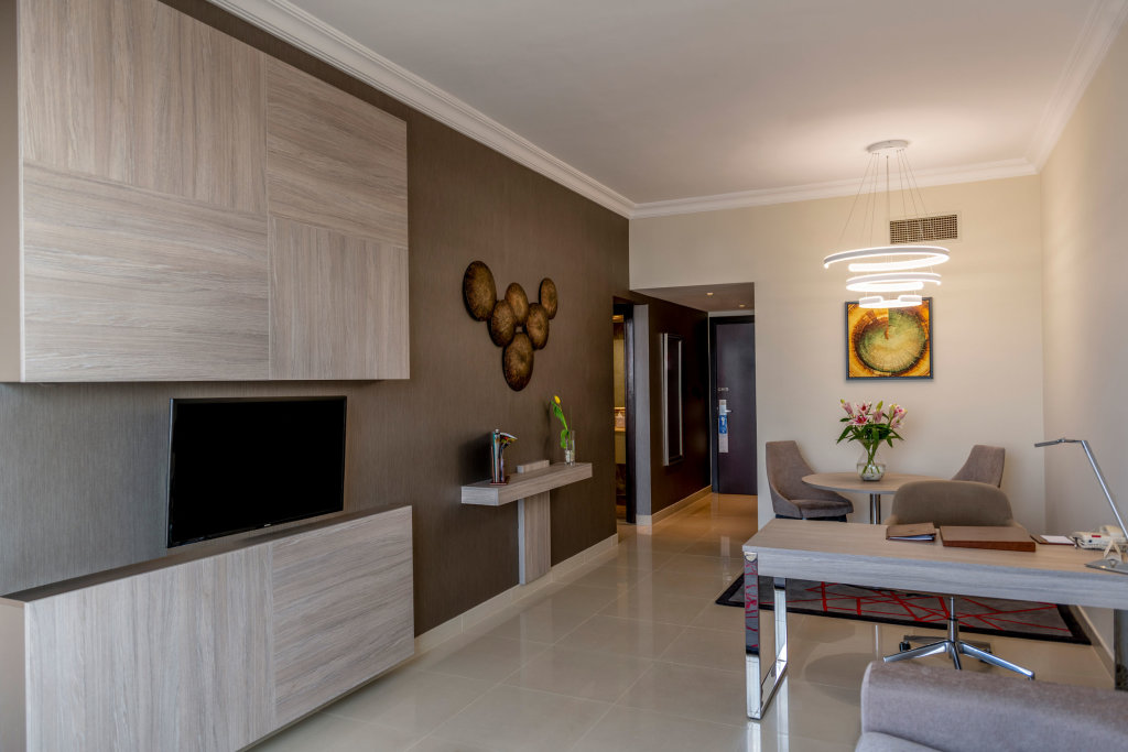 Two Seasons Hotel & Apartments 16