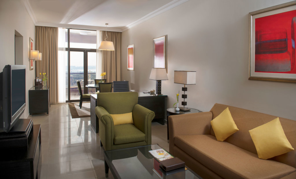 Two Seasons Hotel & Apartments 18