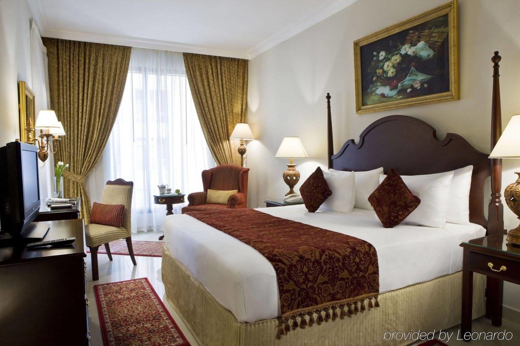 Two Seasons Hotel & Apartments 3