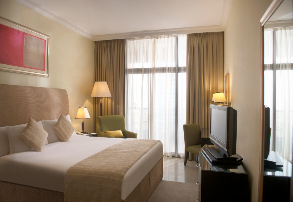 Two Seasons Hotel & Apartments 4