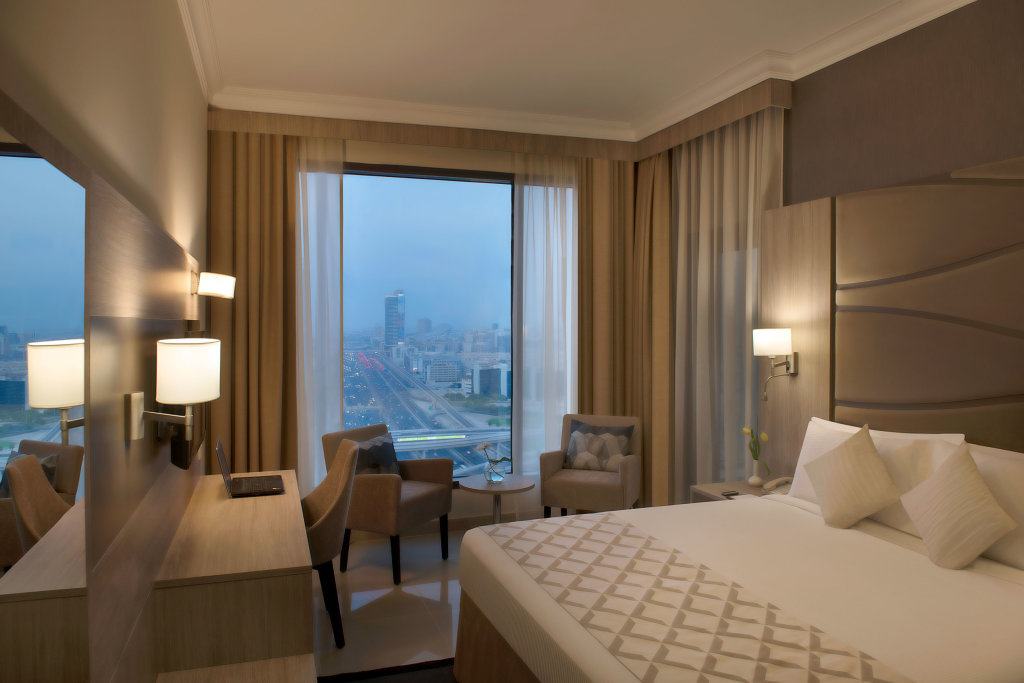 Two Seasons Hotel & Apartments 6