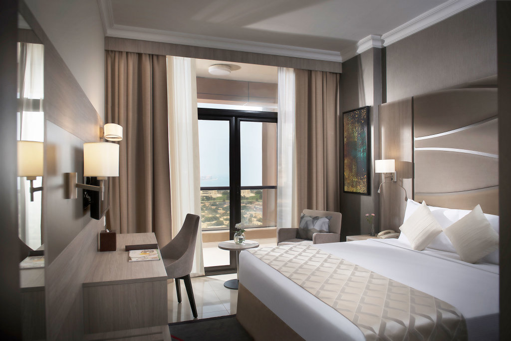 Two Seasons Hotel & Apartments 8