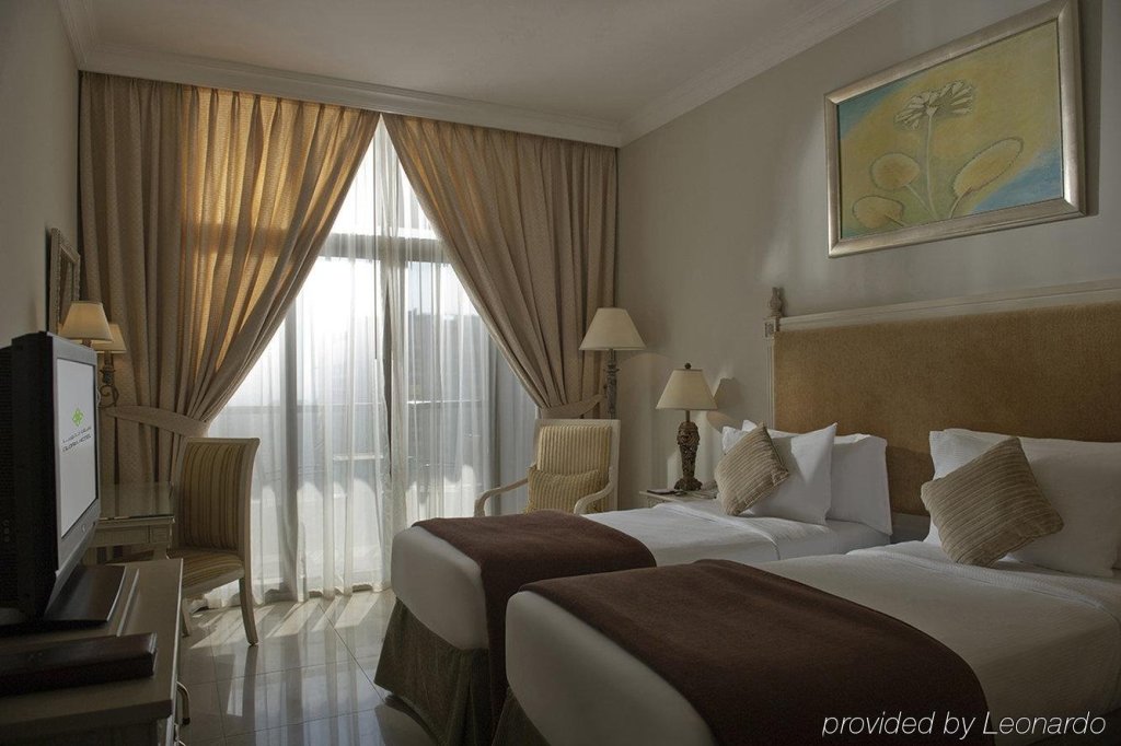 Two Seasons Hotel & Apartments 9